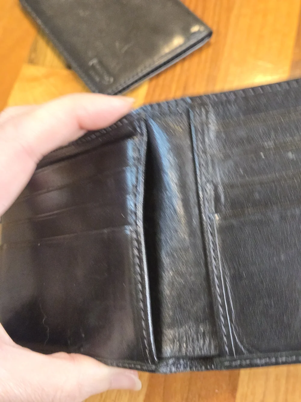 ​Coach Heritage Polished Leather Bifold Wallet – Glossy Black